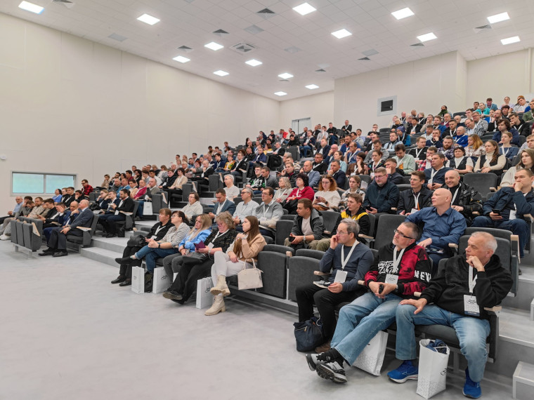 В Калуге стартовало обучение педагогов работе с беспилотными авиационными системами.